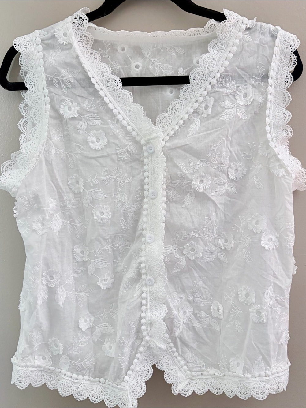 Boutique White Lace Embroidered Button Front Sleeveless Top Large